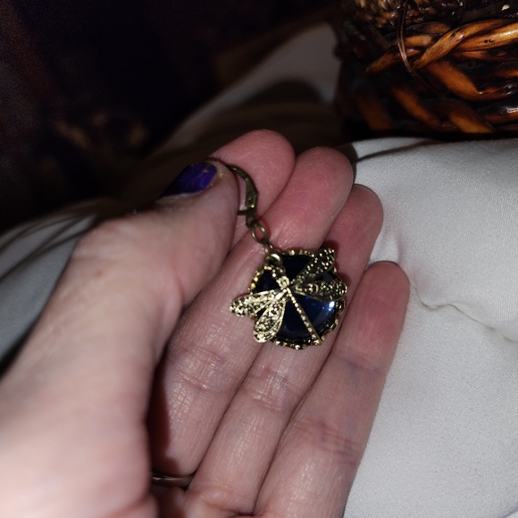 New Vintage Look Dragonfly Self Latch Earrings - Picture 2 of 11